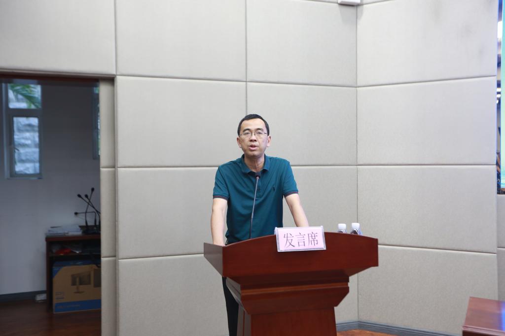 副校长张旭辉发言