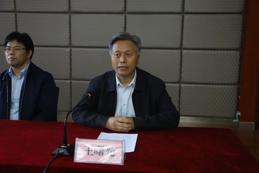 校党委书记、校长王曙光致欢迎辞