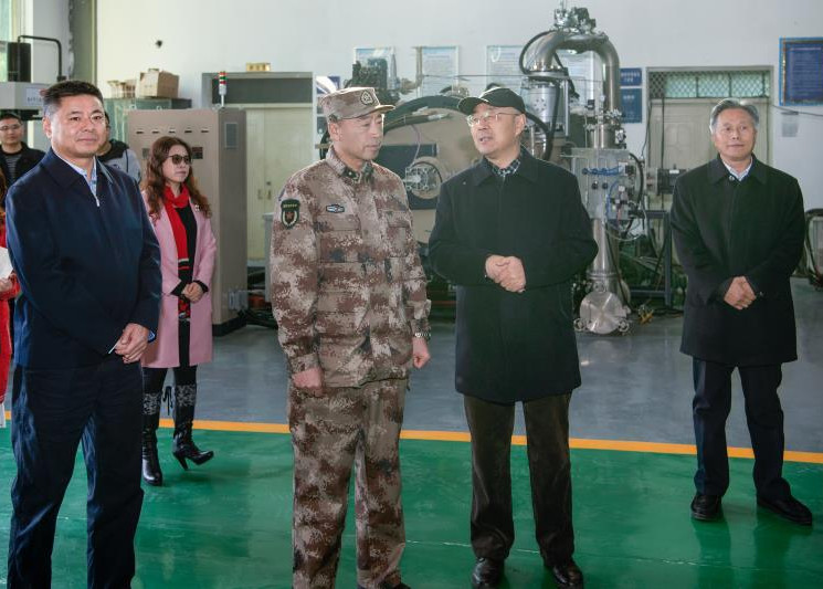 参观我校钒钛材料中试基地