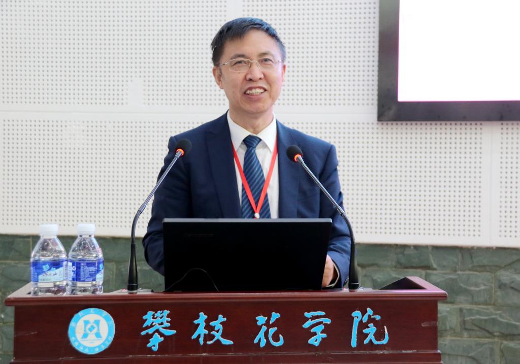 专家组组长、哈尔滨医科大学曹德品教授讲话