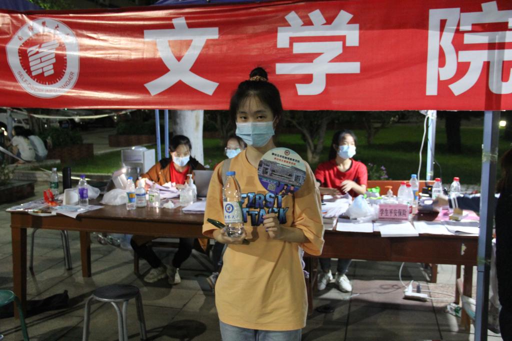 学校“自律攀大人”专属水